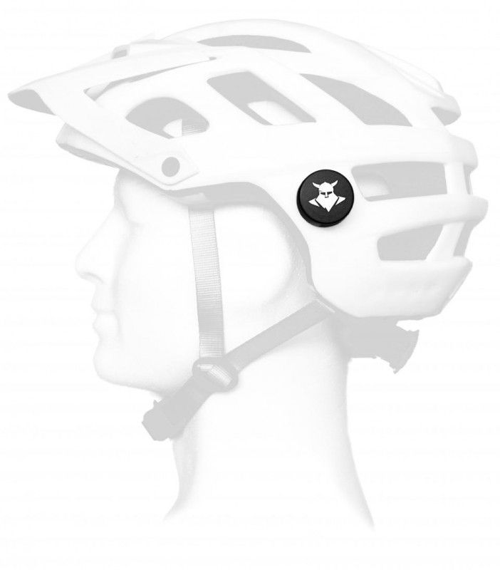 media/image/tocsen-on-clean-white-helmet-illiuminated-toc-bI3ZXqRivmSWmu.jpg